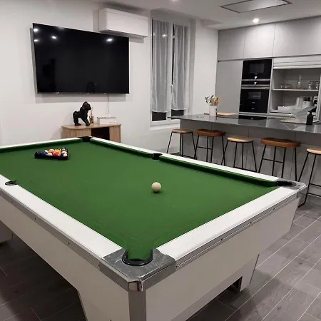 Maison Fair-play 10 Pers, Jardin, Parking, Billard